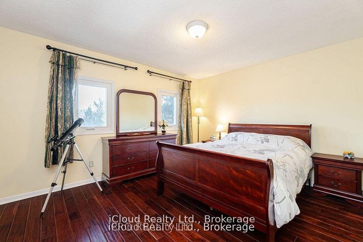 Photo 23 at 1615 Sir Monty's Drive, East Credit, Mississauga