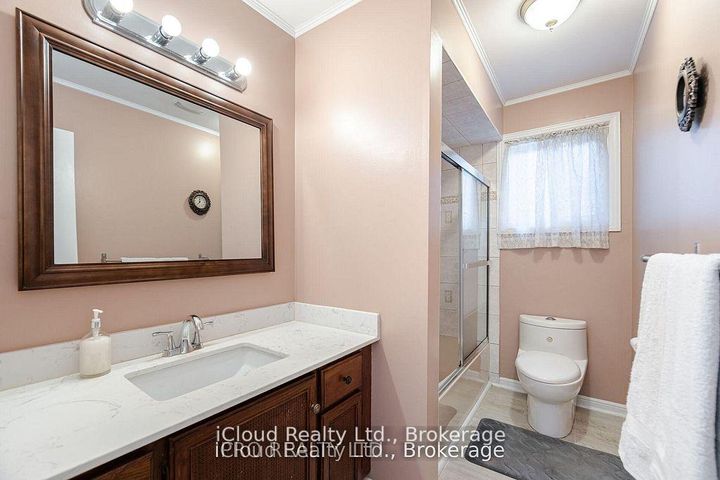 Photo 25 at 1615 Sir Monty's Drive, East Credit, Mississauga