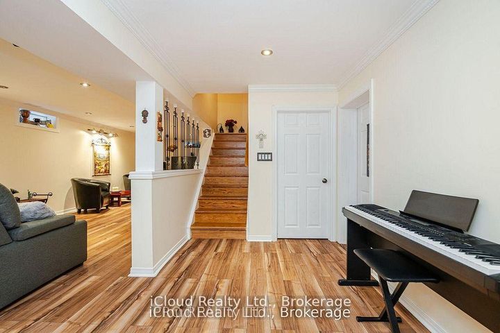 Photo 26 at 1615 Sir Monty's Drive, East Credit, Mississauga