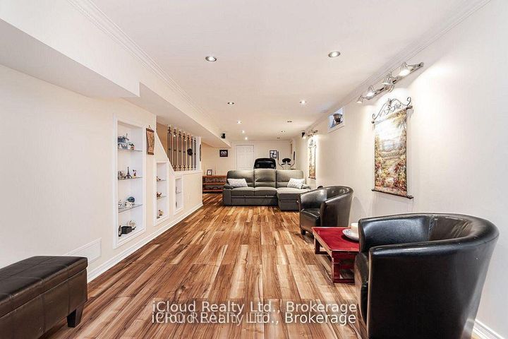 Photo 28 at 1615 Sir Monty's Drive, East Credit, Mississauga