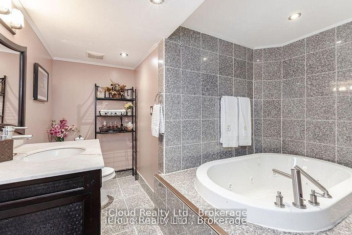 Photo 32 at 1615 Sir Monty's Drive, East Credit, Mississauga