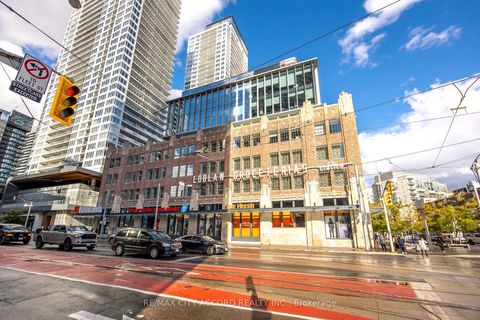 Photo 2 at 2015 - 17 Bathurst Street, Waterfront Communities C1, Toronto