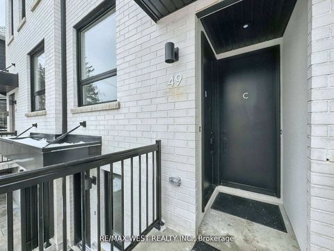 Photo 2 at 49 Morningside Avenue, Swansea, Toronto