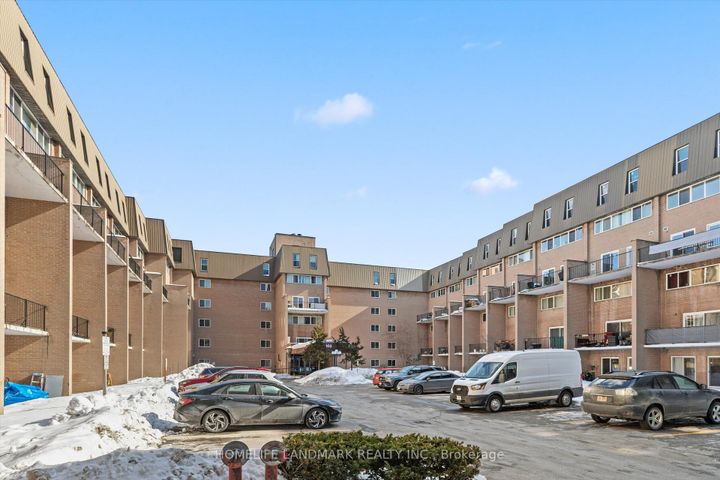 Photo 2 at 290 - 165 Cherokee Boulevard, Pleasant View, Toronto