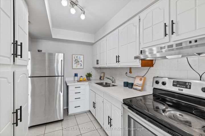Photo 10 at 290 - 165 Cherokee Boulevard, Pleasant View, Toronto