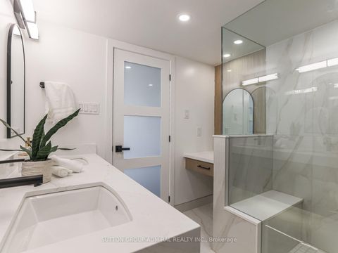 Photo 17 at 1611 - 7420 Bathurst Street N, Brownridge, Vaughan