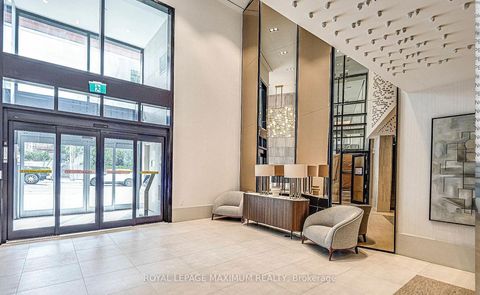 Photo 2 at 201 - 2020 Bathurst Street, Cedarvale, Toronto