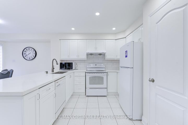 Photo 14 at 13 Ribbon Drive, Wellington, Brampton