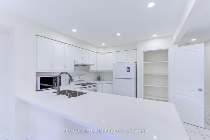 Photo 15 at 13 Ribbon Drive, Wellington, Brampton