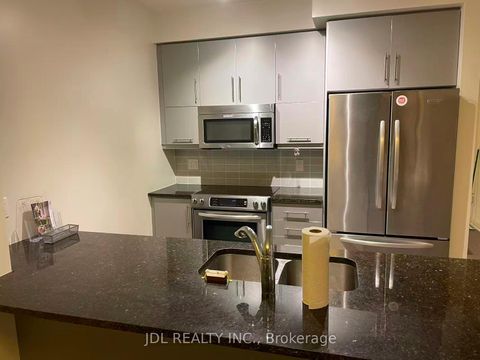 Photo 2 at 806 - 825 Church Street N, Moore Park, Toronto