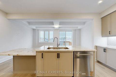 Photo 11 at 50 Schmeltzer Crescent, Rural Richmond Hill, Richmond Hill