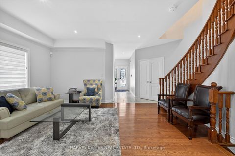 Photo 10 at 60 Wolfson Crescent, Oak Ridges Lake Wilcox, Richmond Hill