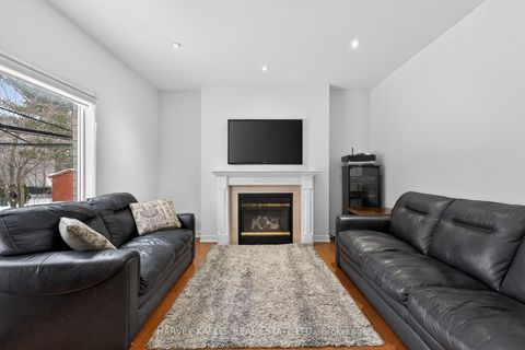 Photo 12 at 60 Wolfson Crescent, Oak Ridges Lake Wilcox, Richmond Hill