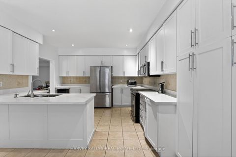 Photo 18 at 60 Wolfson Crescent, Oak Ridges Lake Wilcox, Richmond Hill