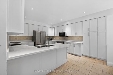 Photo 19 at 60 Wolfson Crescent, Oak Ridges Lake Wilcox, Richmond Hill