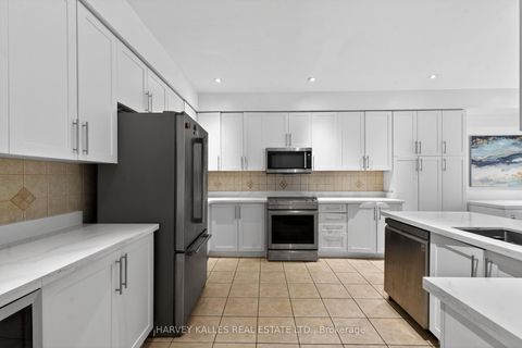 Photo 22 at 60 Wolfson Crescent, Oak Ridges Lake Wilcox, Richmond Hill