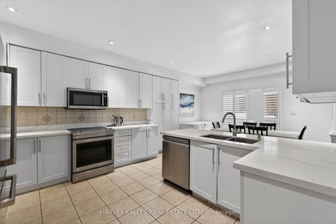 Photo 24 at 60 Wolfson Crescent, Oak Ridges Lake Wilcox, Richmond Hill