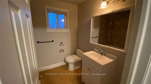 Photo 13 at 39 Camrose Drive, Keswick South, Georgina