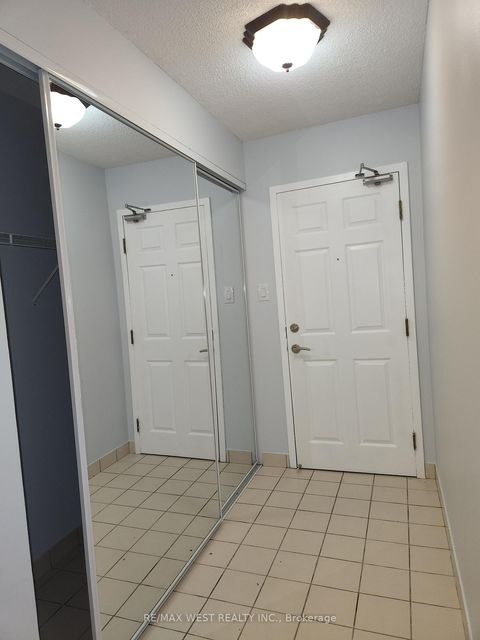 Photo 6 at 513 - 309 Major Mackenzie Drive E, Harding, Richmond Hill