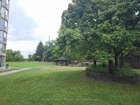 Photo 10 at 513 - 309 Major Mackenzie Drive E, Harding, Richmond Hill