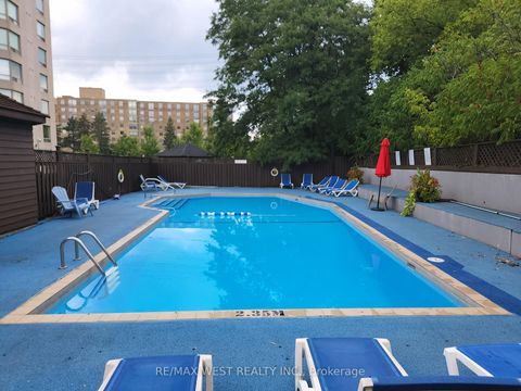 Photo 11 at 513 - 309 Major Mackenzie Drive E, Harding, Richmond Hill