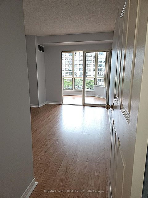 Photo 12 at 513 - 309 Major Mackenzie Drive E, Harding, Richmond Hill