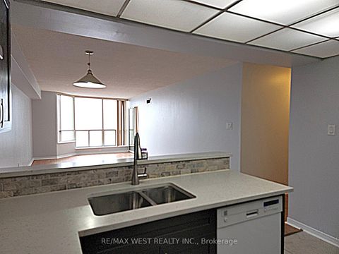 Photo 15 at 513 - 309 Major Mackenzie Drive E, Harding, Richmond Hill