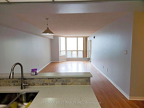 Photo 16 at 513 - 309 Major Mackenzie Drive E, Harding, Richmond Hill