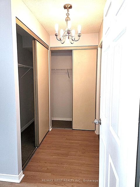 Photo 17 at 513 - 309 Major Mackenzie Drive E, Harding, Richmond Hill