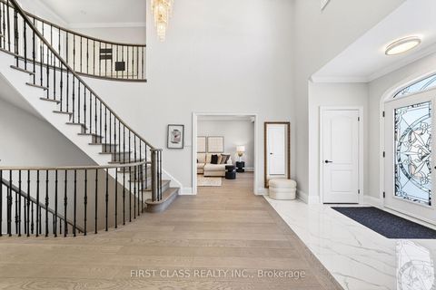 Photo 2 at 31 Boake Trail, Bayview Hill, Richmond Hill