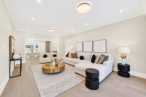 Photo 3 at 31 Boake Trail, Bayview Hill, Richmond Hill