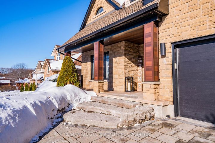 Photo 5 at 102 Dawnhill Avenue, McLaughlin, Oshawa