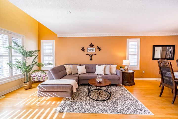 Photo 9 at 102 Dawnhill Avenue, McLaughlin, Oshawa