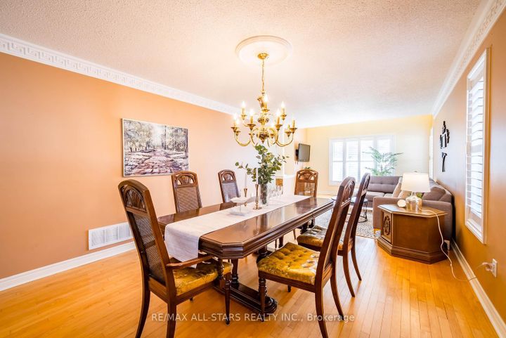 Photo 12 at 102 Dawnhill Avenue, McLaughlin, Oshawa