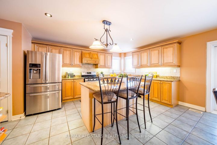 Photo 14 at 102 Dawnhill Avenue, McLaughlin, Oshawa