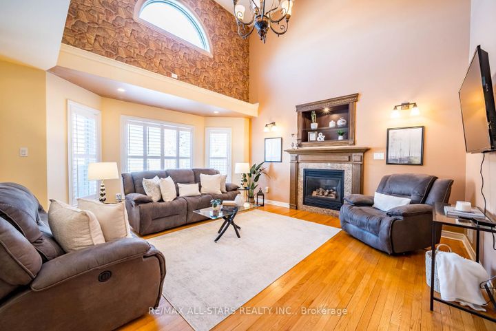 Photo 19 at 102 Dawnhill Avenue, McLaughlin, Oshawa