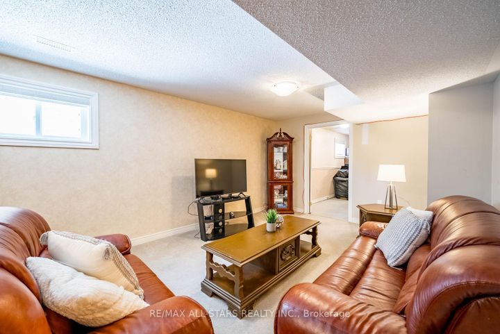 Photo 40 at 102 Dawnhill Avenue, McLaughlin, Oshawa