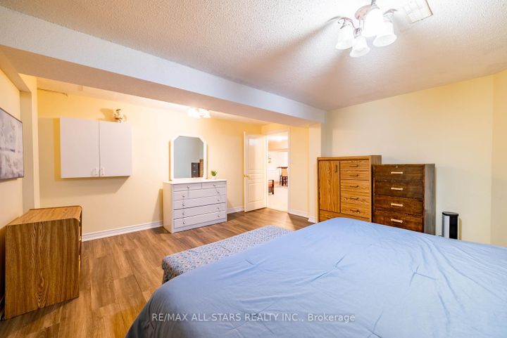 Photo 43 at 102 Dawnhill Avenue, McLaughlin, Oshawa