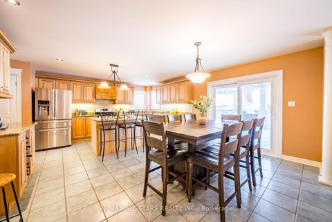 Photo 13 at 102 Dawnhill Avenue, McLaughlin, Oshawa
