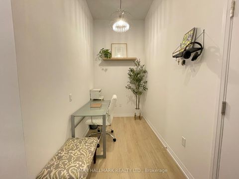 Photo 13 at 214 - 50 Dunfield Avenue, Mount Pleasant West, Toronto