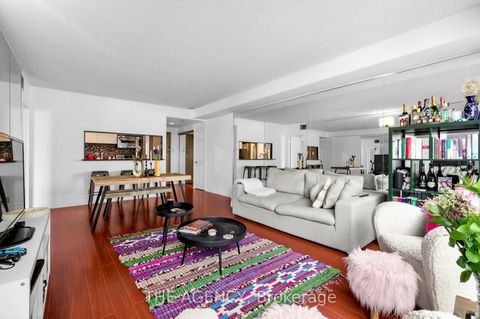 Photo 3 at 606 - 99 Harbour Square, Waterfront Communities C1, Toronto