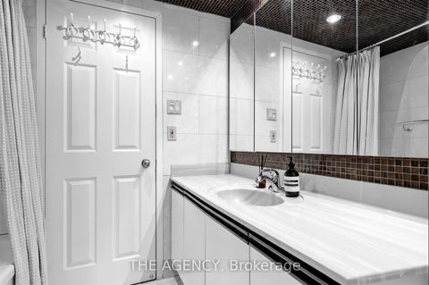 Photo 28 at 606 - 99 Harbour Square, Waterfront Communities C1, Toronto