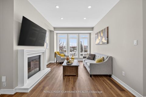 Photo 2 at 193 Zokol Drive, Bayview Northeast, Aurora