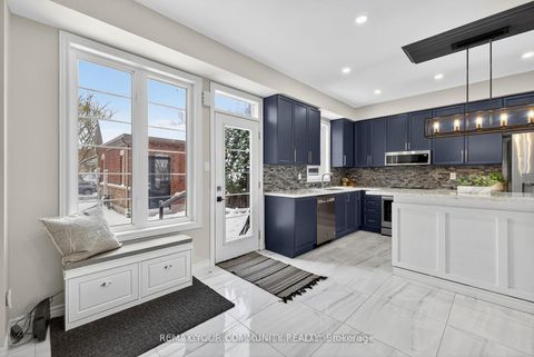 Photo 10 at 193 Zokol Drive, Bayview Northeast, Aurora