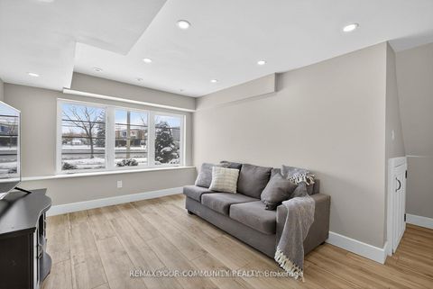 Photo 17 at 193 Zokol Drive, Bayview Northeast, Aurora