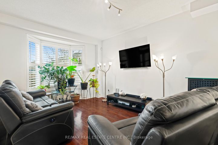 Photo 9 at 15 Helman Road, Wellington, Brampton