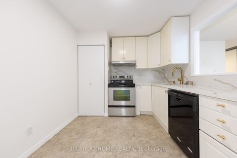 Photo 11 at 3206 - 10 Tangreen Court, Newtonbrook West, Toronto