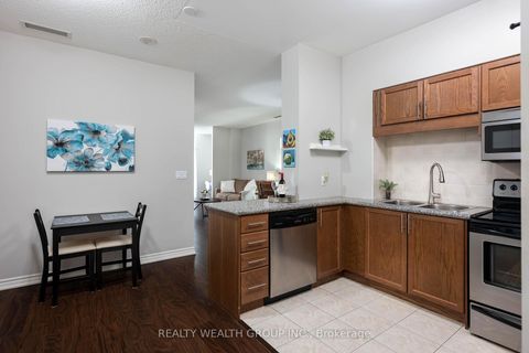 Photo 9 at 108 - 18 Harding Boulevard W, Harding, Richmond Hill