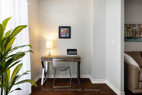 Photo 15 at 108 - 18 Harding Boulevard W, Harding, Richmond Hill