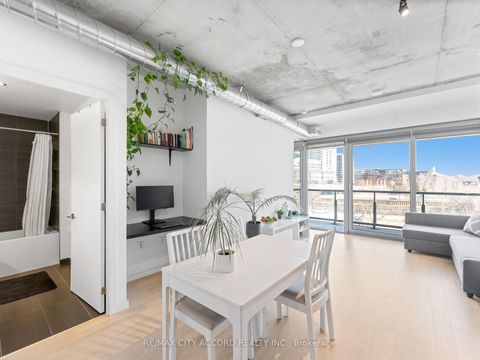 Photo 4 at 305 - 170 Bayview Avenue, Moss Park, Toronto